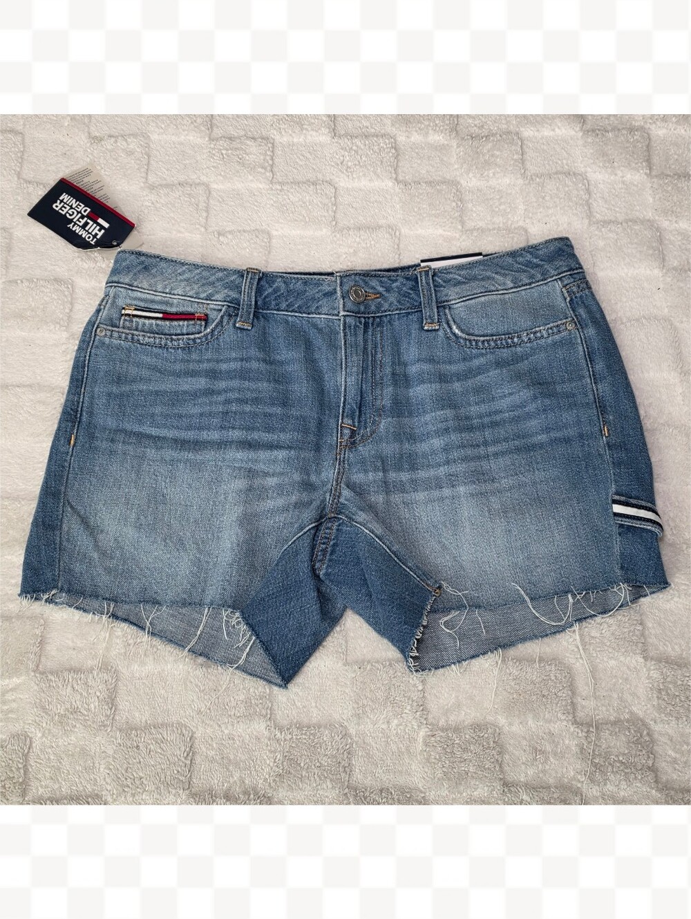 Tommy Hilfiger 'Classic Short' Medium Wash Jean Shorts Women's Size 6 NWT